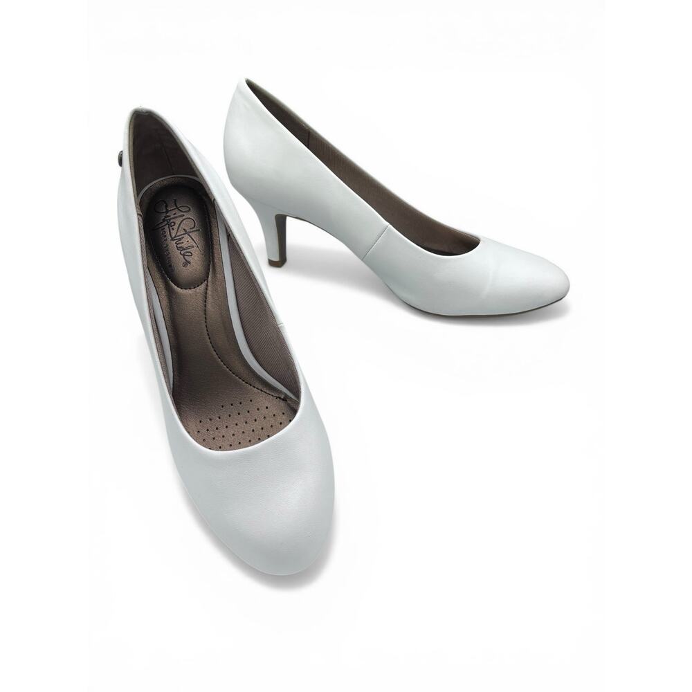 LifeStride White Pumps 8M “Parigi” Heels